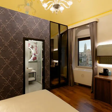 Lo Stemma Luxury Boutique