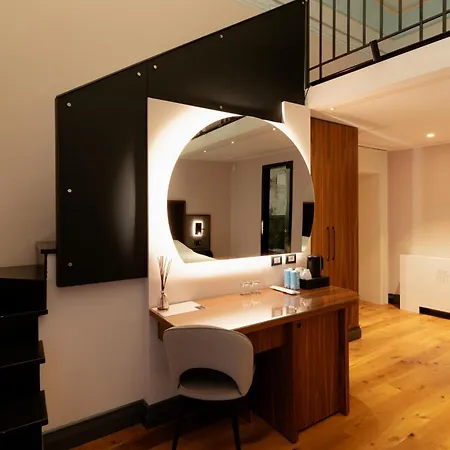 Lo Stemma Luxury Boutique